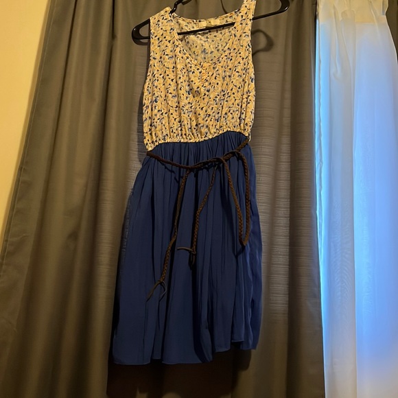 Sleeveless knne-length dress - Picture 1 of 3